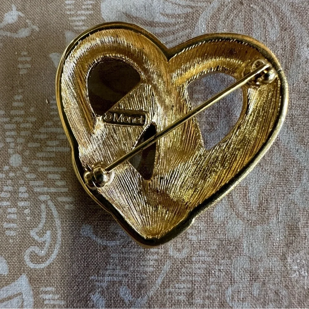 Monet HEART Brooch Vintage Pin Brushed Gold Tone Rhinestone Crystal Accent 1.25